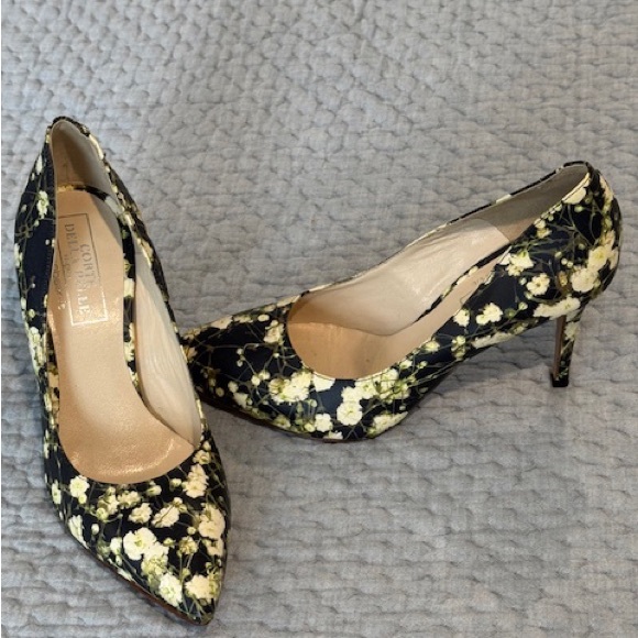Floral Black & White Pumps - Picture 2 of 4
